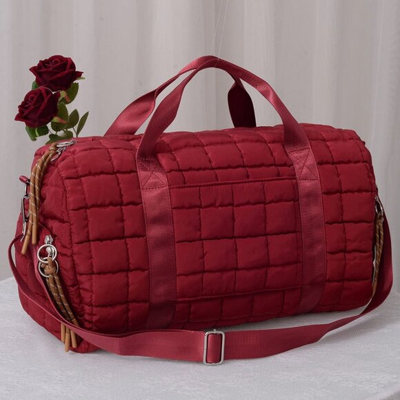 NWT Burgundy Quilted Puffer Weekender/Duffel Bag - Picture 1 of 1